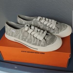 NIB Rocket Dog Light Gray Camo Womens Lace Up Shoes 7.5